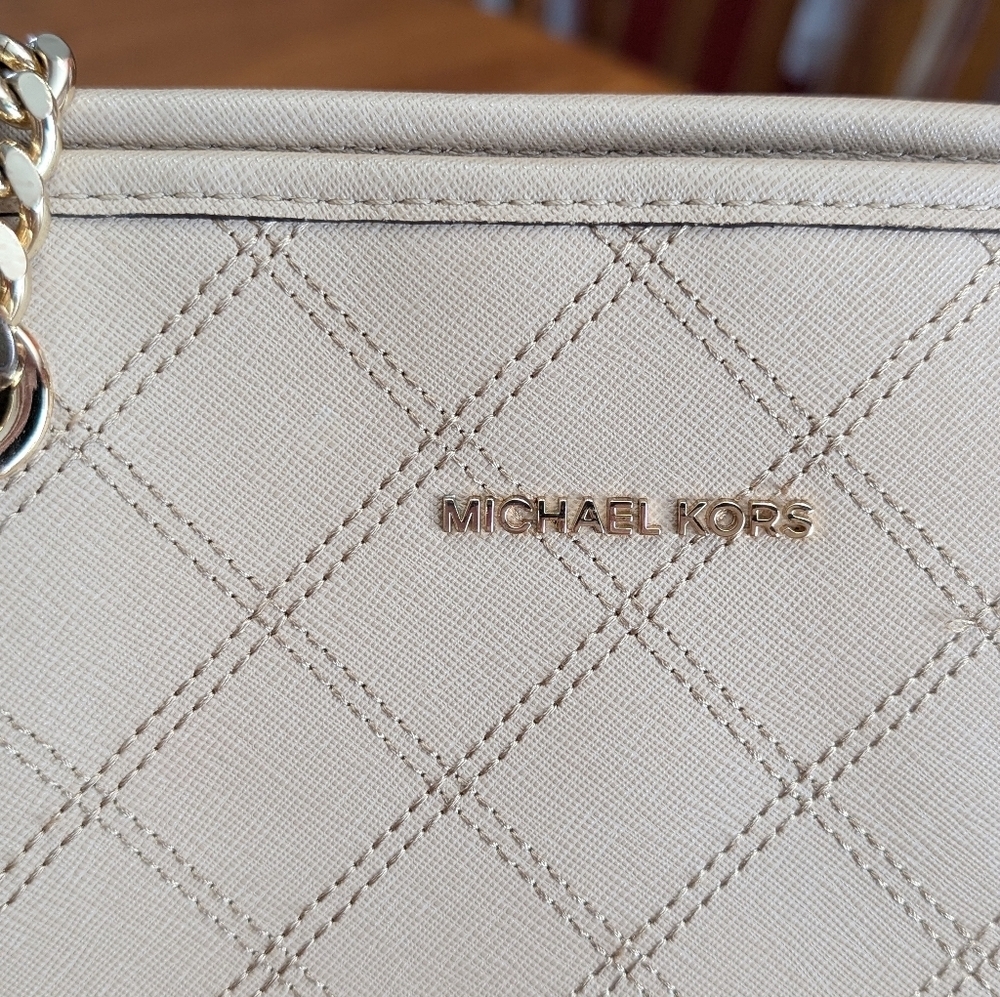Michael Kors Jet Set Quilted Saffiano Leather Tote – Beige/Gold - Picture 2 of 16
